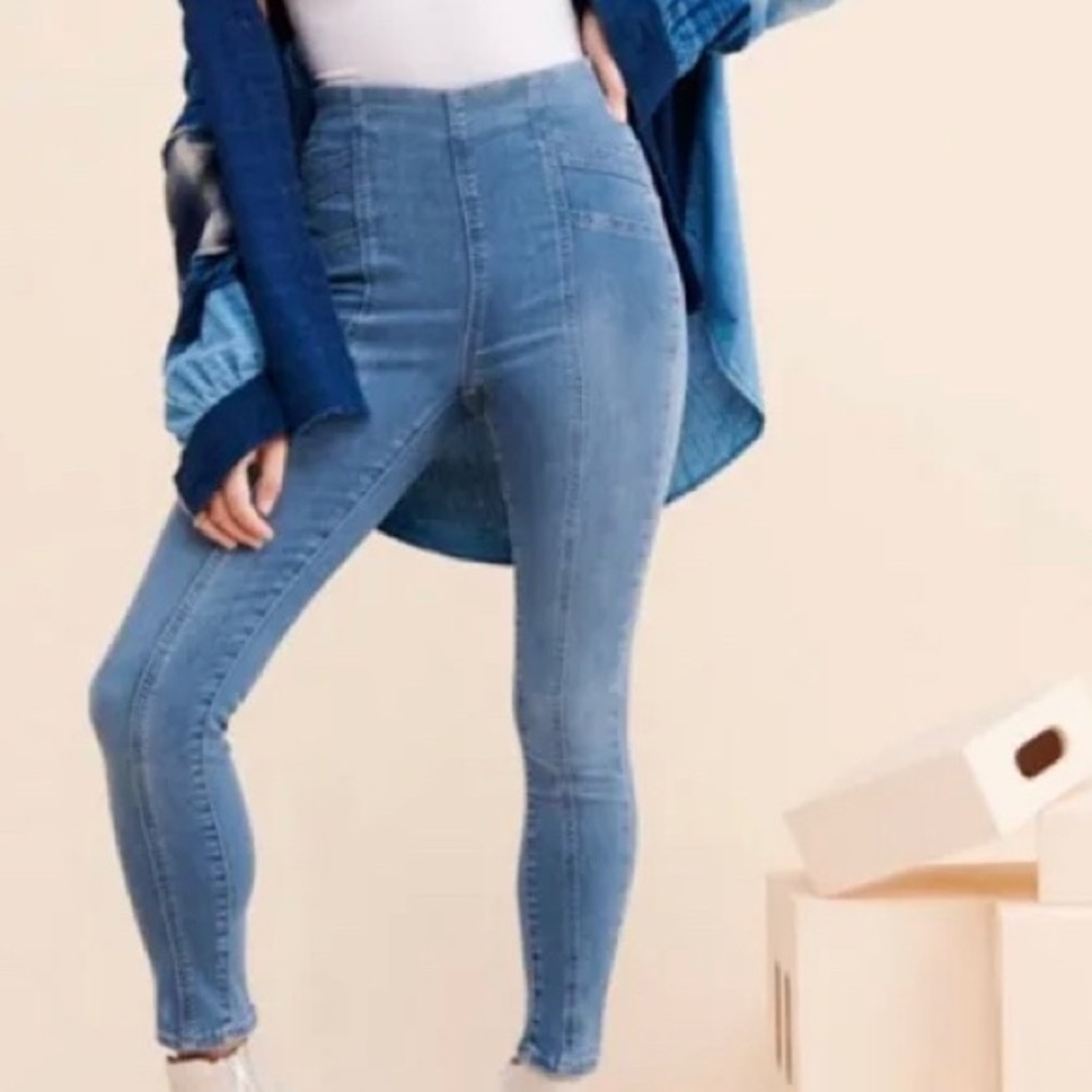Free People Size 28 skinny high rise jeans. Pocketless front